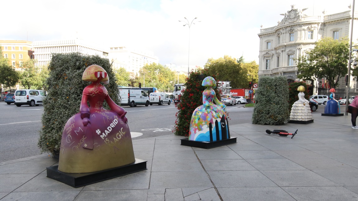 Las Meninas statues