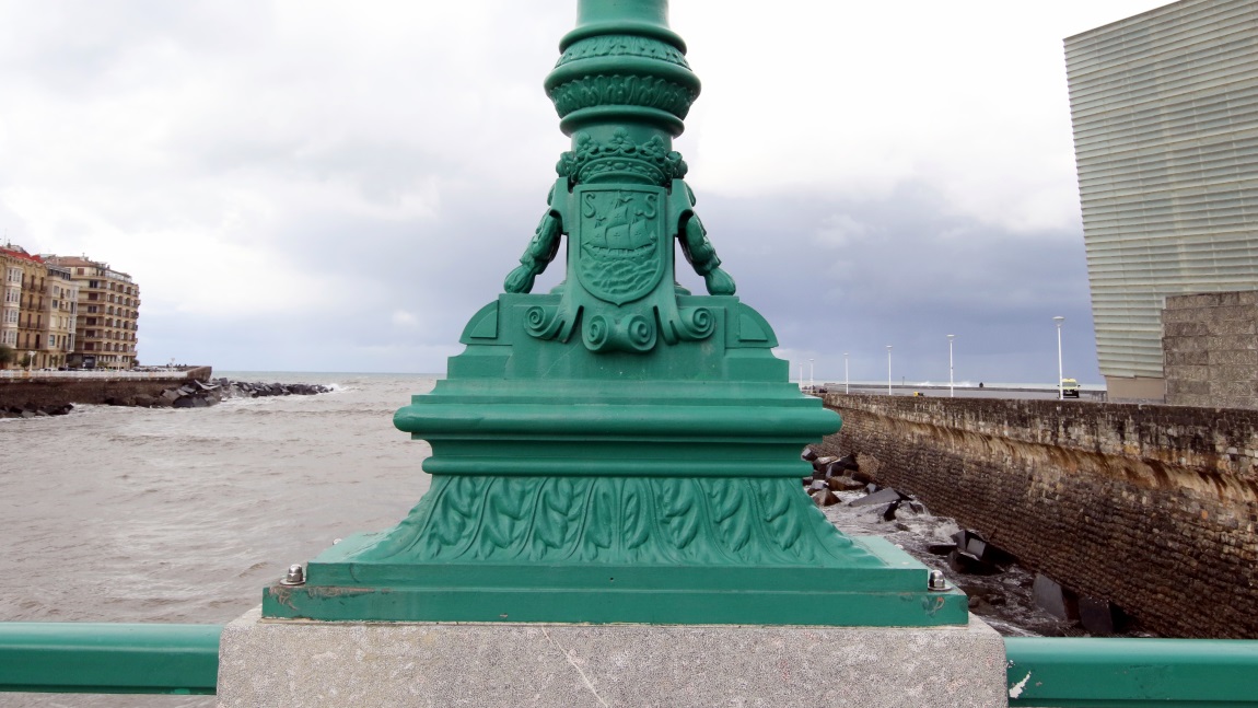 Light post
