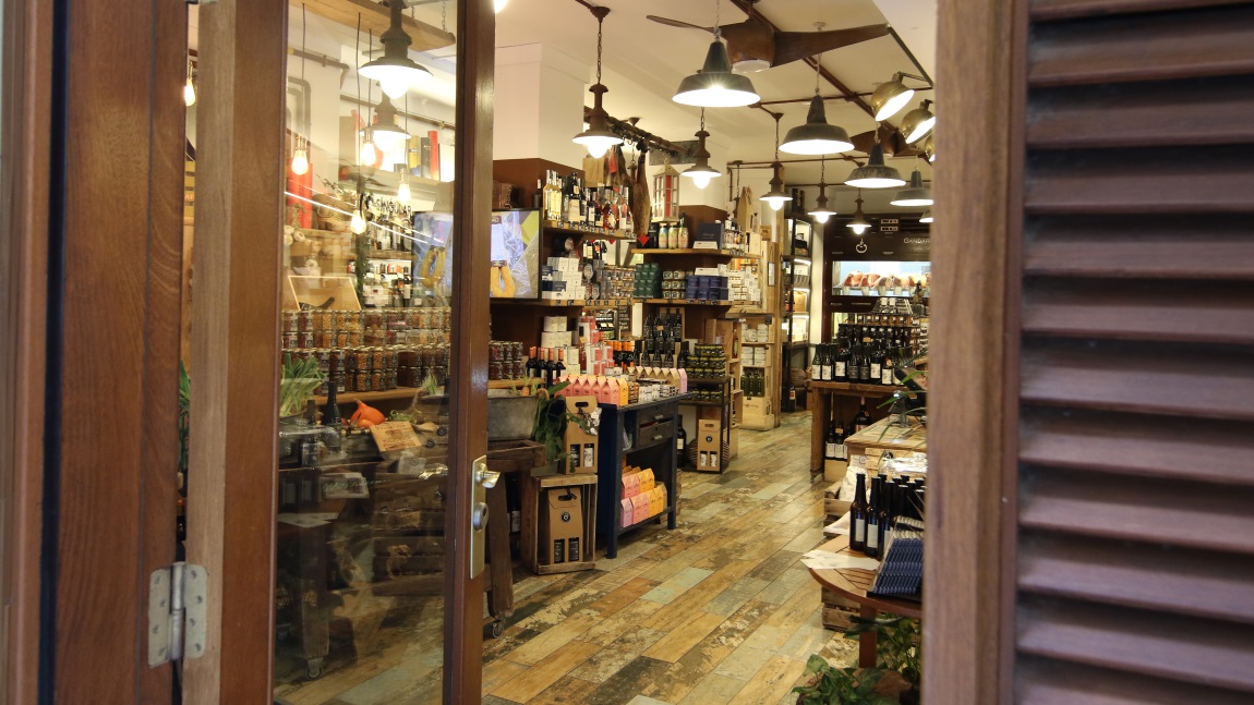 Store on 31 de Agosto Kalea street