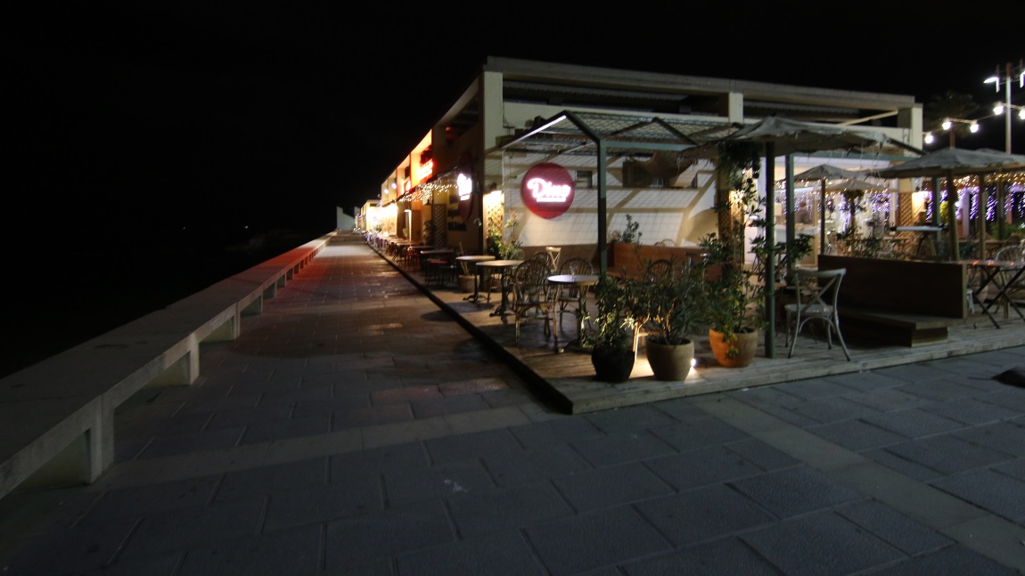 Numerous small eateries