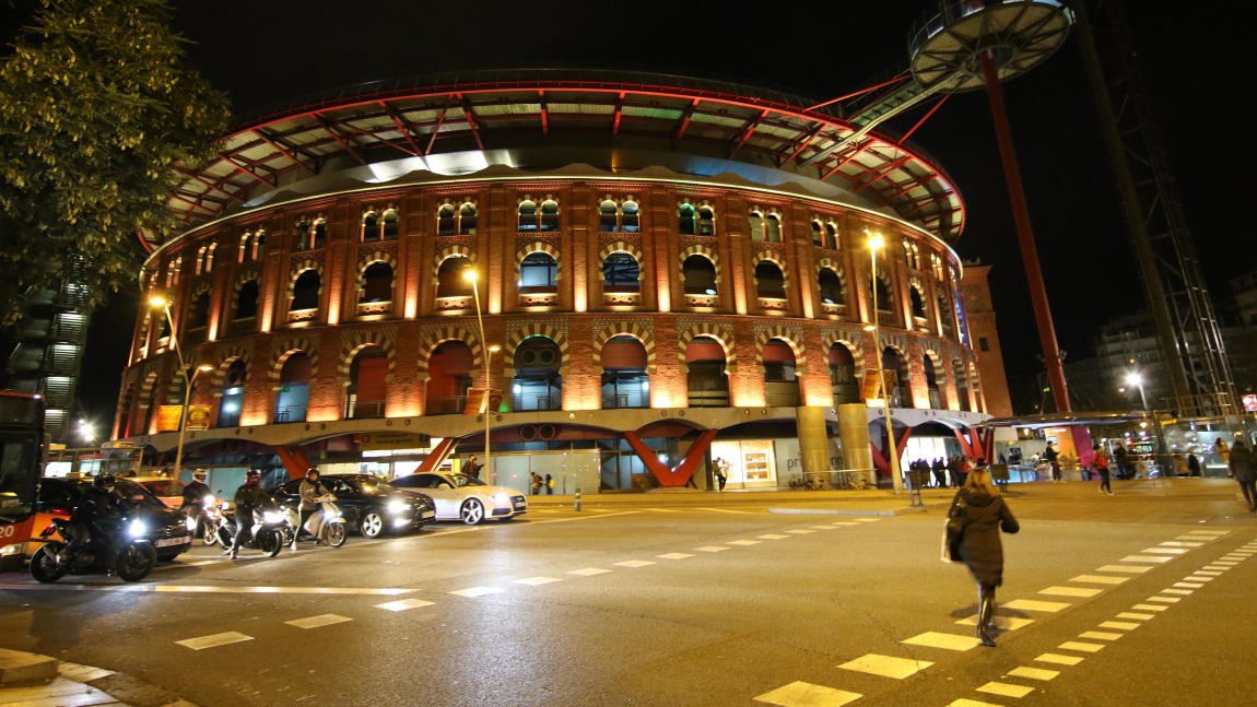 Night view of Arenas de Barcelona