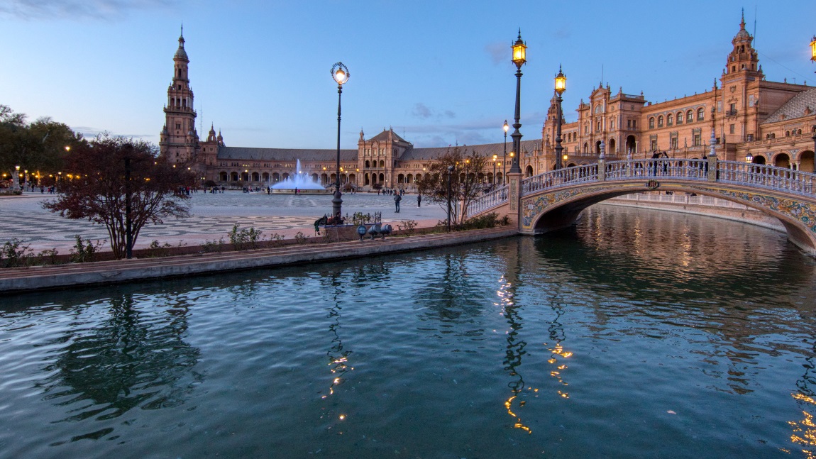 Plaza de Espa�a in the evening