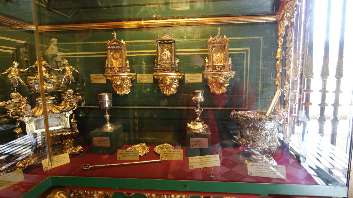More gold and silver items