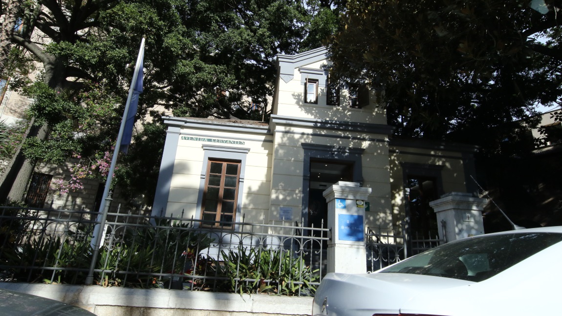 On Avenue de Cervantes
