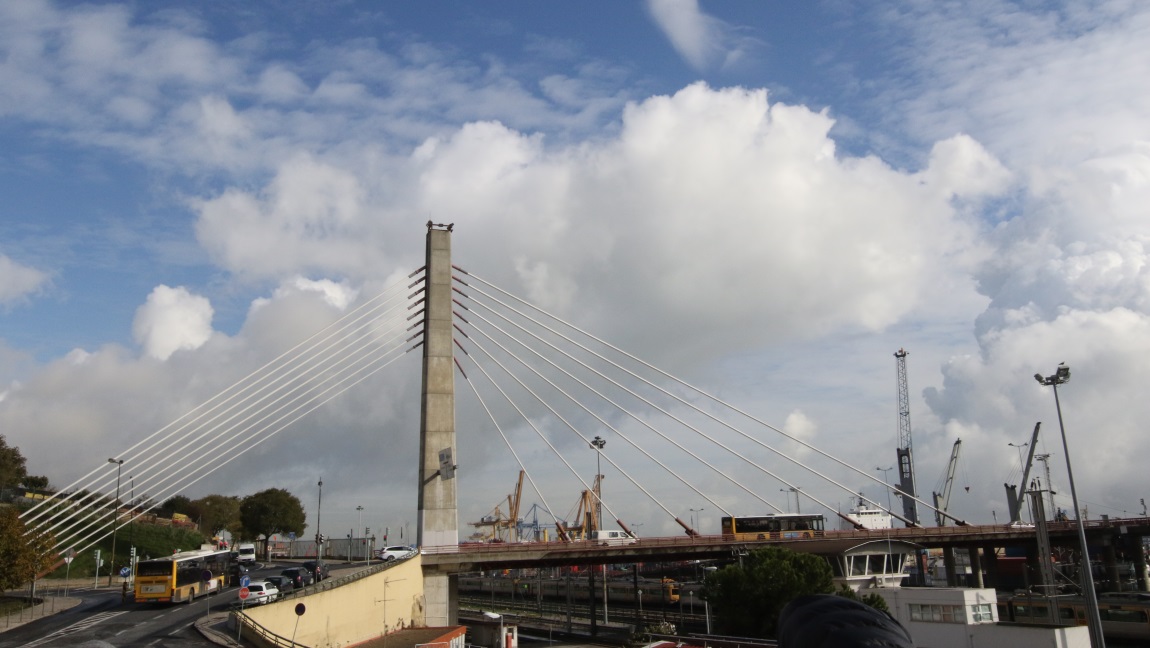 Avenue Mouzinho de Albuquerque bridge