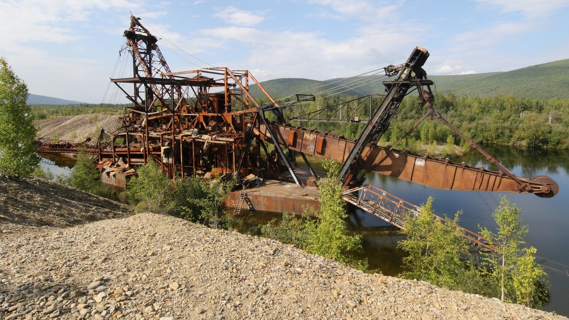 Fire destroyed the dredge