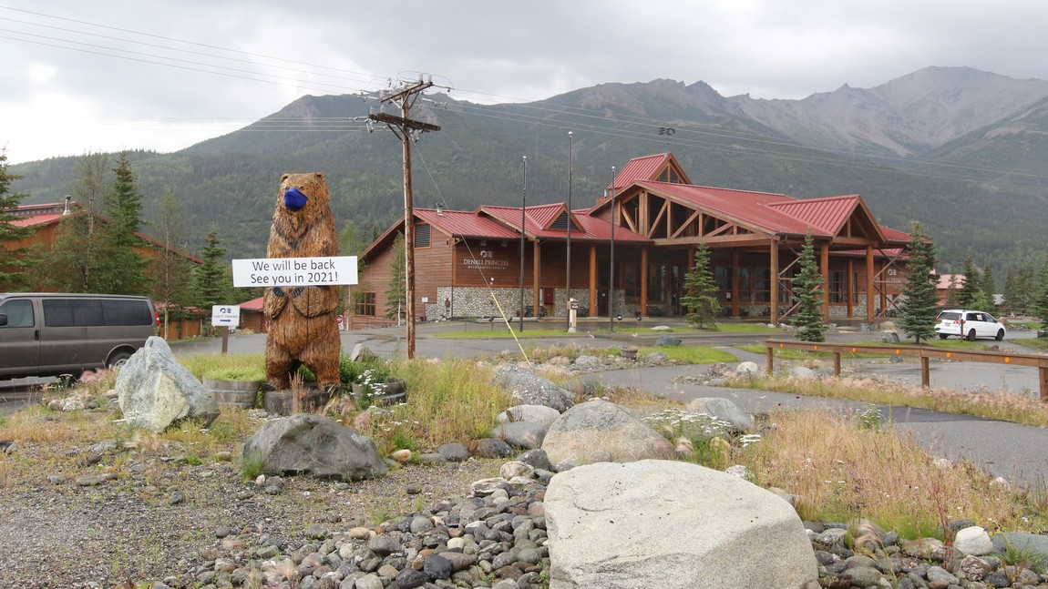 Denali Park resort area is deserted