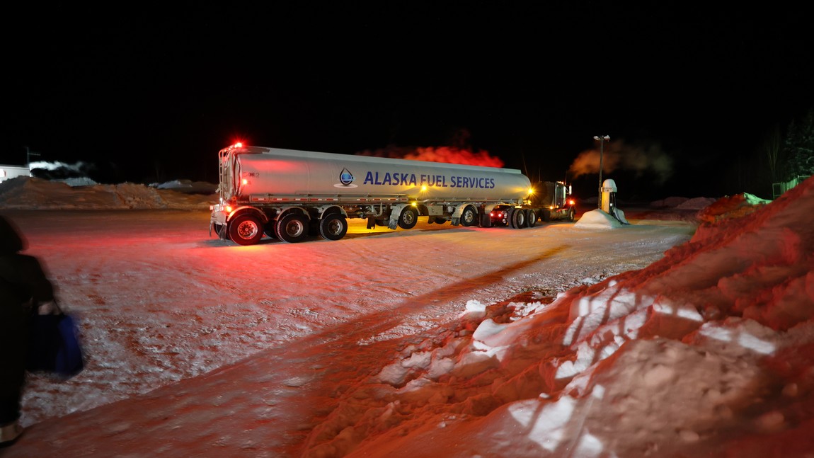 Night pictures at Coldfoot Camp