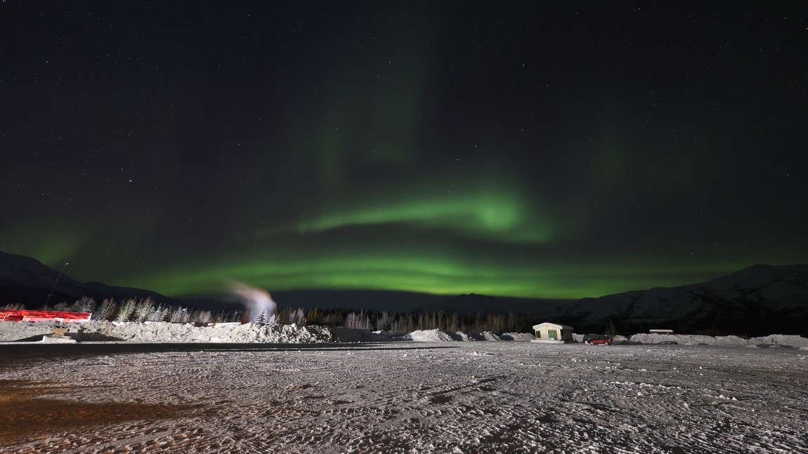 Aurora at Coldfoot Camp