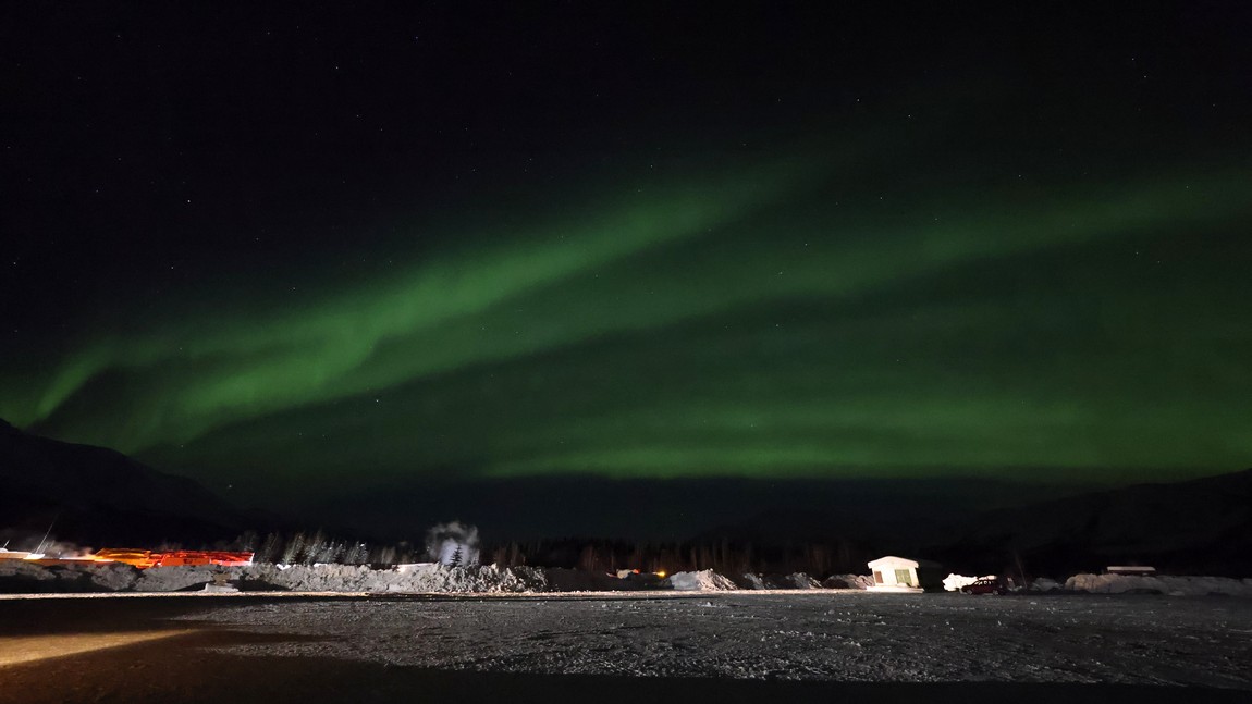 Aurora at Coldfoot Camp